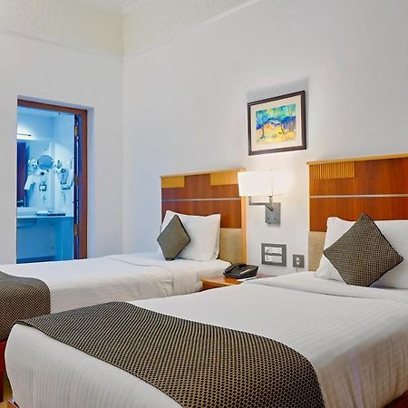 Rāmankari Contour Backwaters Hotel Resort & Convention Centre מראה חיצוני תמונה