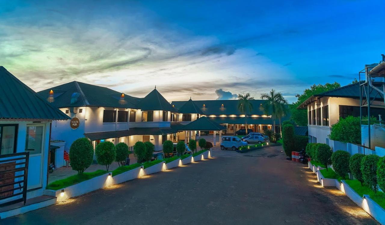 Rāmankari Contour Backwaters Hotel Resort & Convention Centre מראה חיצוני תמונה