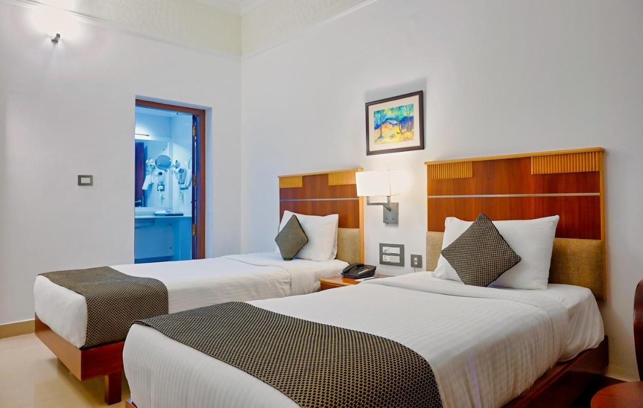 Rāmankari Contour Backwaters Hotel Resort & Convention Centre מראה חיצוני תמונה