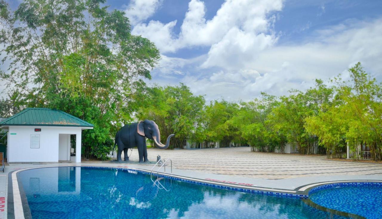 Rāmankari Contour Backwaters Hotel Resort & Convention Centre מראה חיצוני תמונה