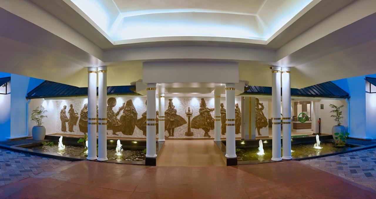 Rāmankari Contour Backwaters Hotel Resort & Convention Centre מראה חיצוני תמונה