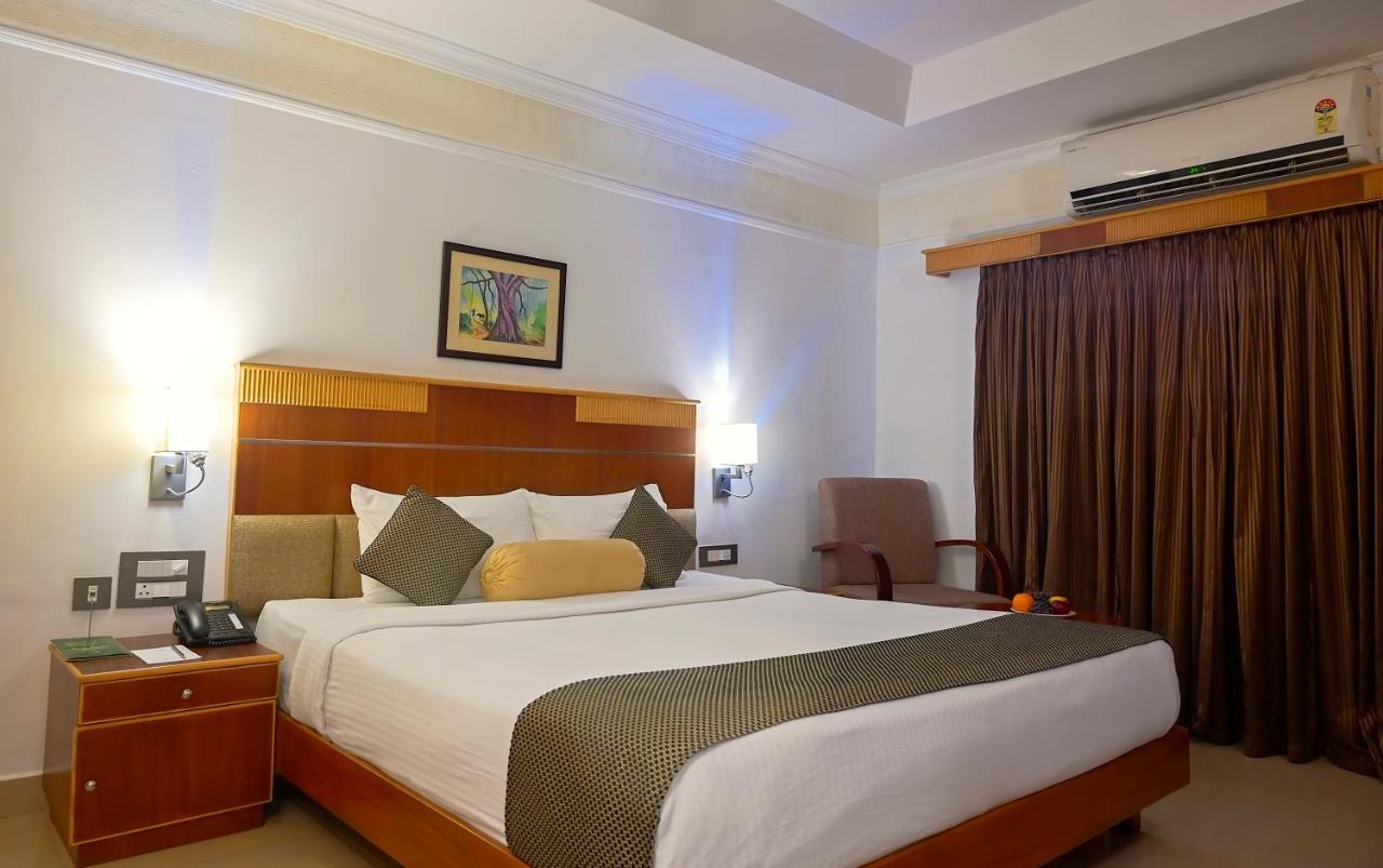 Rāmankari Contour Backwaters Hotel Resort & Convention Centre מראה חיצוני תמונה