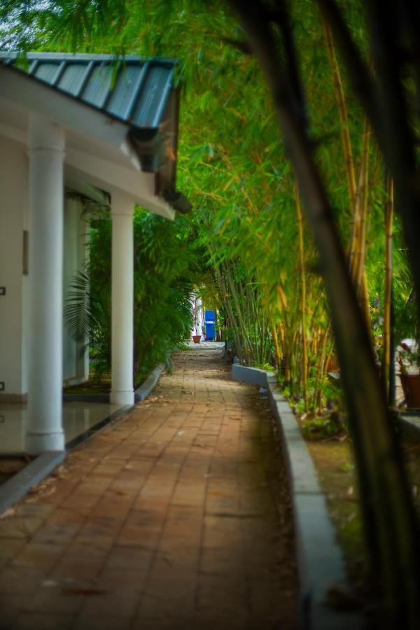 Rāmankari Contour Backwaters Hotel Resort & Convention Centre מראה חיצוני תמונה