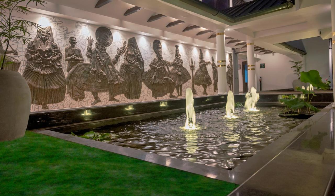 Rāmankari Contour Backwaters Hotel Resort & Convention Centre מראה חיצוני תמונה
